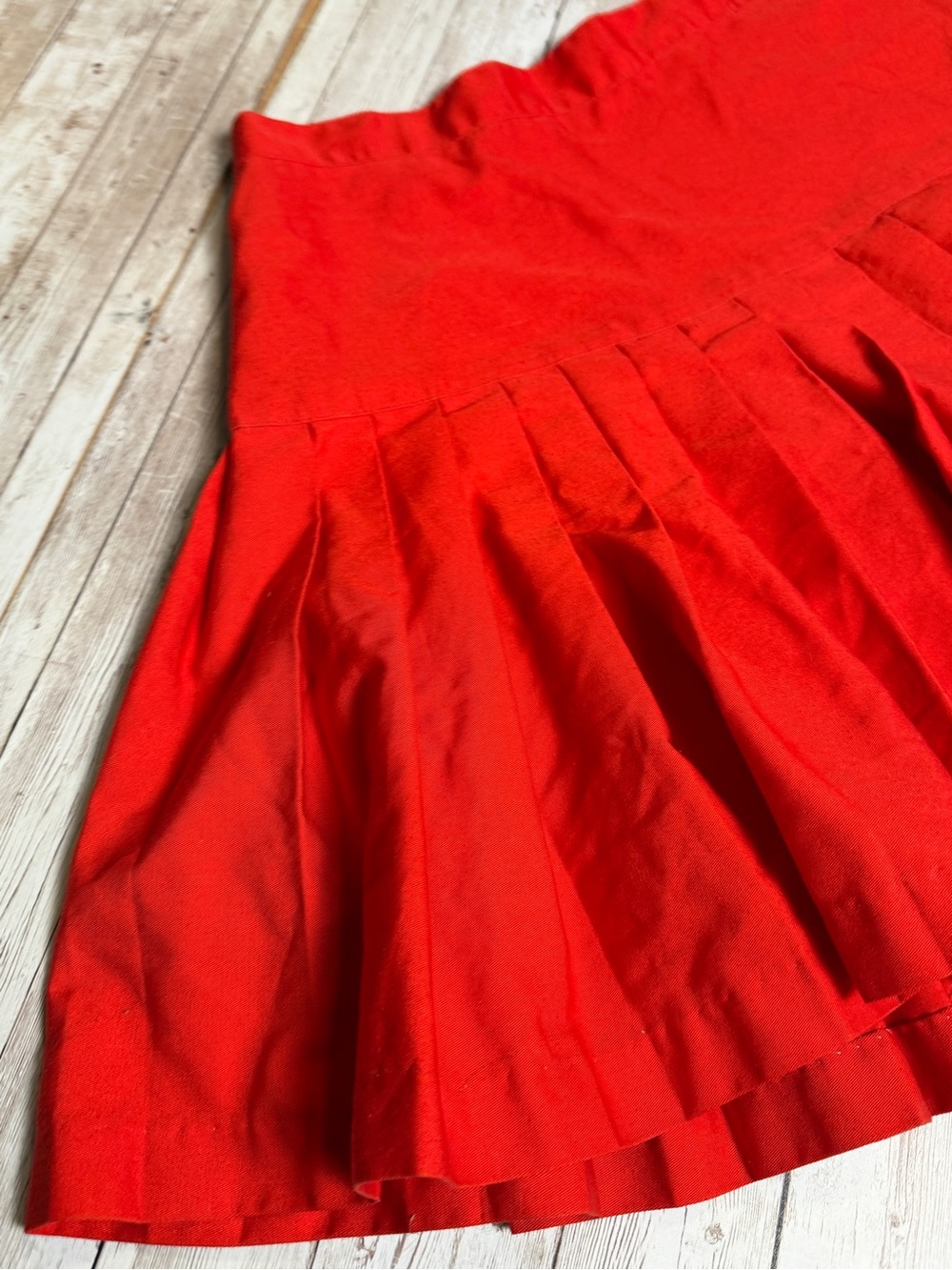 Red Pleated Women’s Skirt - Picture 3 of 6